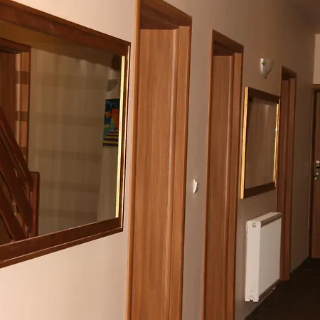 Kolumny 217- Tanie Pracownicze, Parking Bezplatny