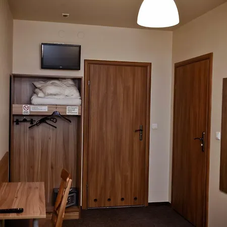 Kolumny 217- Tanie Pracownicze, Parking Bezplatny Ubytování v soukromí