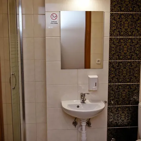 Kwatera prywatna Kolumny 217- Tanie Pracownicze, Parking Bezpłatny *