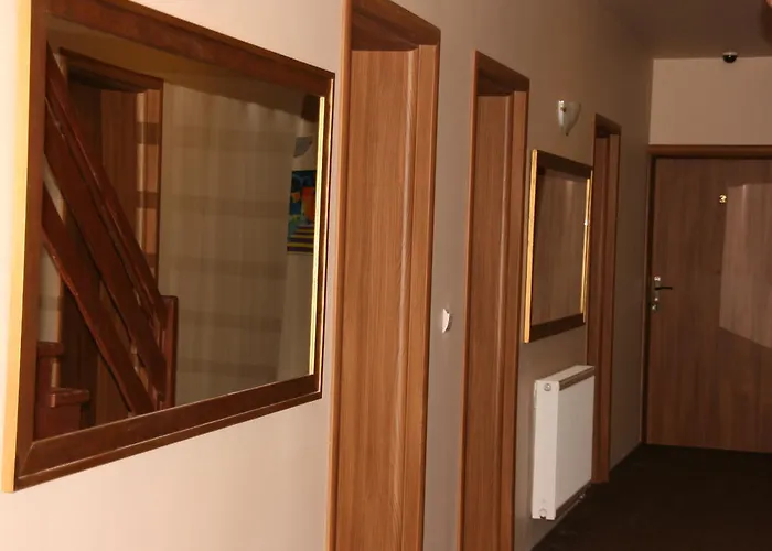 Kolumny 217- Tanie Pracownicze, Parking Bezplatny